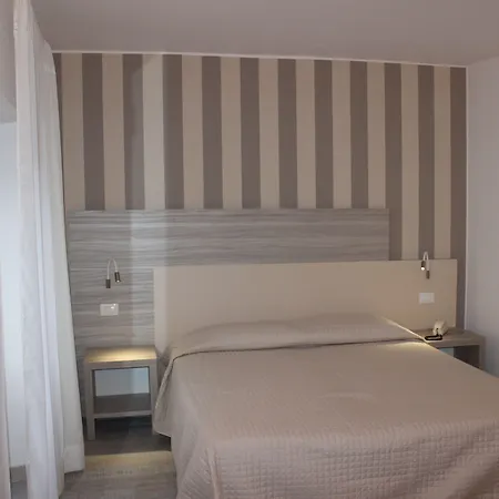 Miralago Hotel 3*