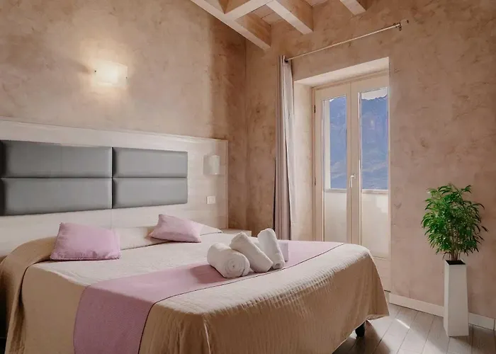 Miralago Hotel Pieve (Lombardy)